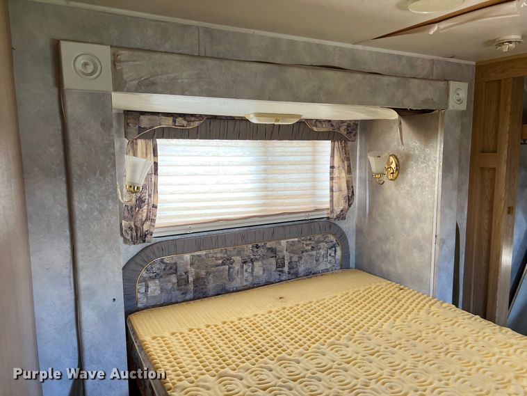 image for item KV9793 1999 Holiday Rambler Alumascape camper