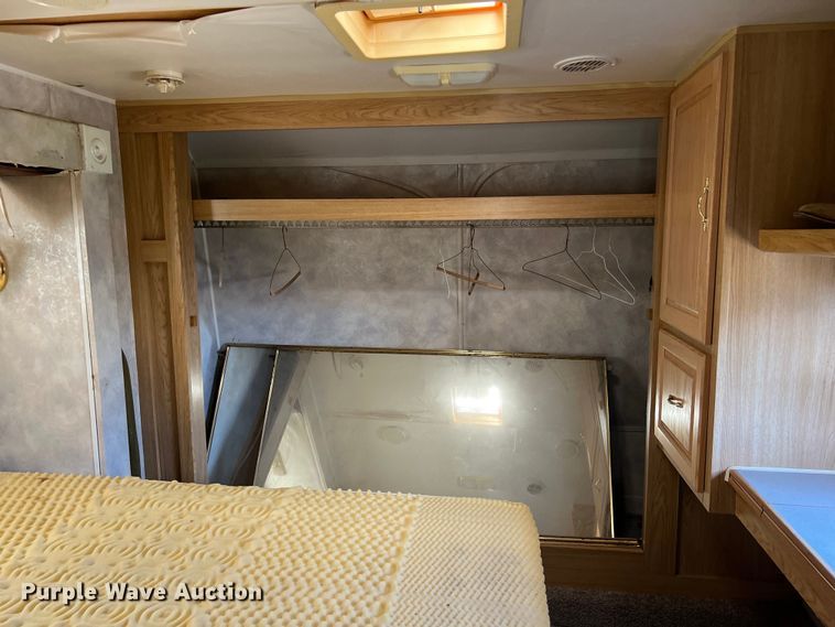 image for item KV9793 1999 Holiday Rambler Alumascape camper