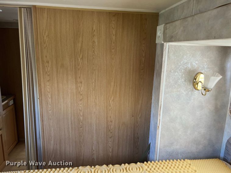 image for item KV9793 1999 Holiday Rambler Alumascape camper