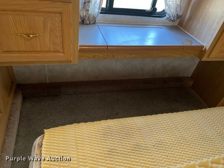 image for item KV9793 1999 Holiday Rambler Alumascape camper