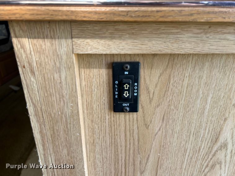 image for item KV9793 1999 Holiday Rambler Alumascape camper