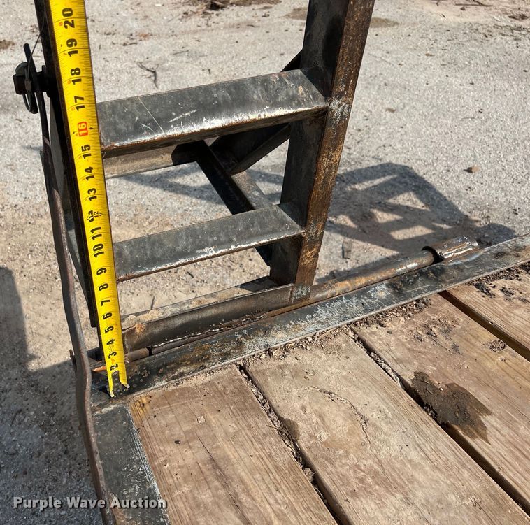 image for item KV9809 2013 Southwest Gooseneck equipment trailer