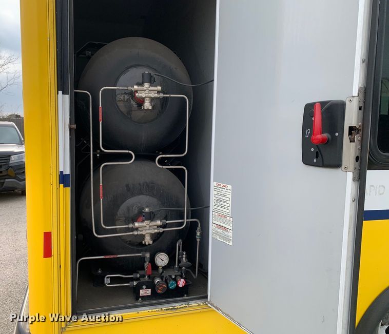 image for item KX9936 2017 Chevrolet  Express G4500 shuttle bus