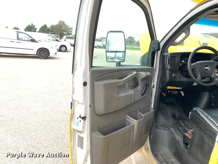 image for item KX9936 2017 Chevrolet  Express G4500 shuttle bus