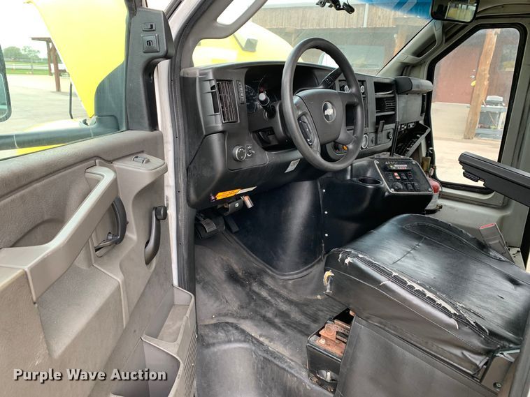 image for item KX9936 2017 Chevrolet  Express G4500 shuttle bus