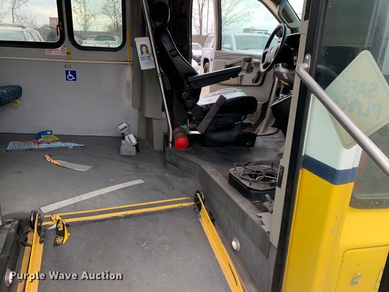 image for item KX9936 2017 Chevrolet  Express G4500 shuttle bus