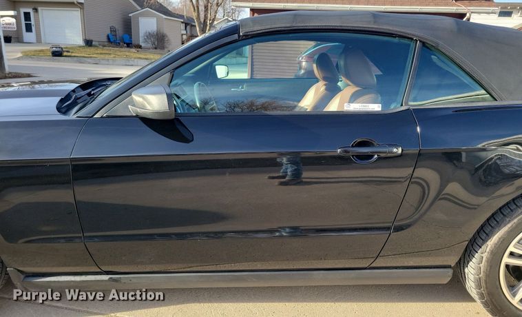 image for item LC9853 2010 Ford Mustang convertible