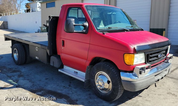 image for item LC9877 2007 Ford E450 flatbed van