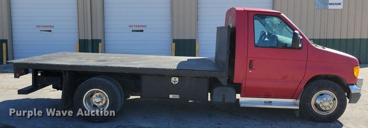 image for item LC9877 2007 Ford E450 flatbed van