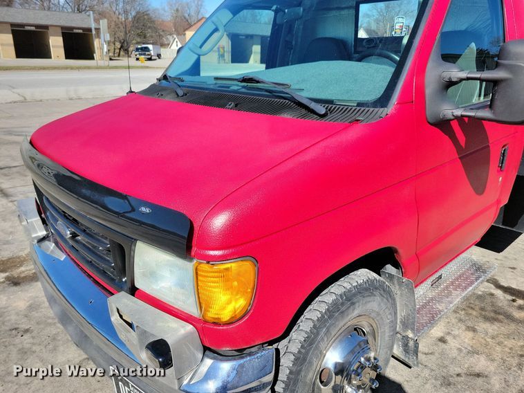 image for item LC9877 2007 Ford E450 flatbed van