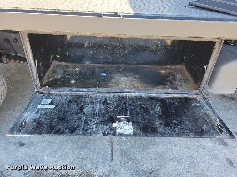 image for item LC9877 2007 Ford E450 flatbed van