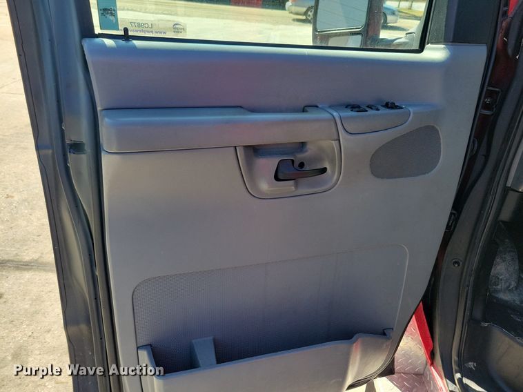 image for item LC9877 2007 Ford E450 flatbed van
