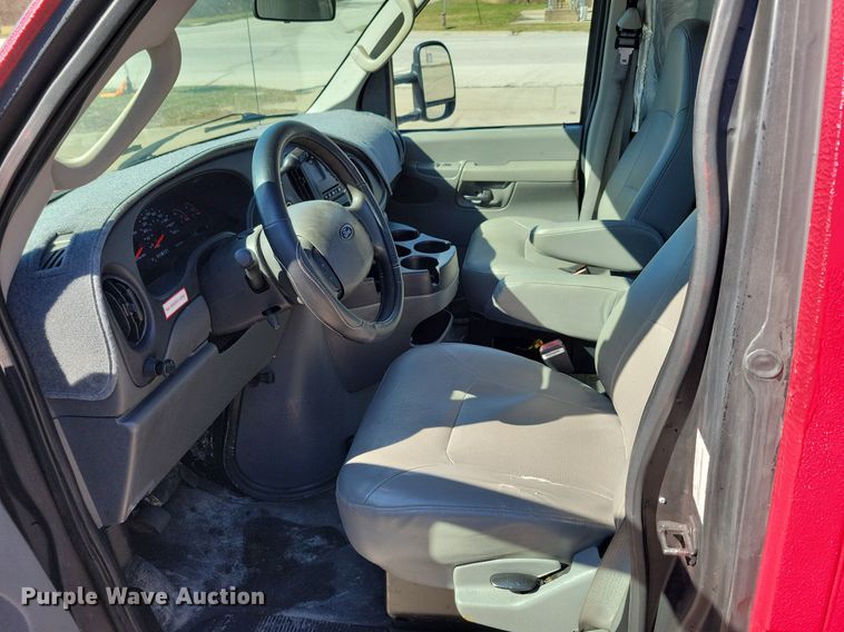 image for item LC9877 2007 Ford E450 flatbed van