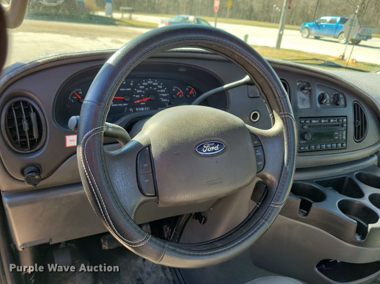 image for item LC9877 2007 Ford E450 flatbed van