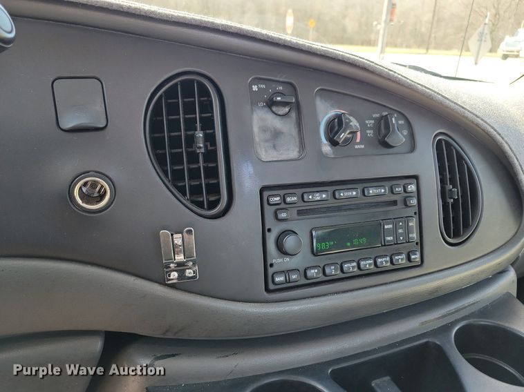 image for item LC9877 2007 Ford E450 flatbed van