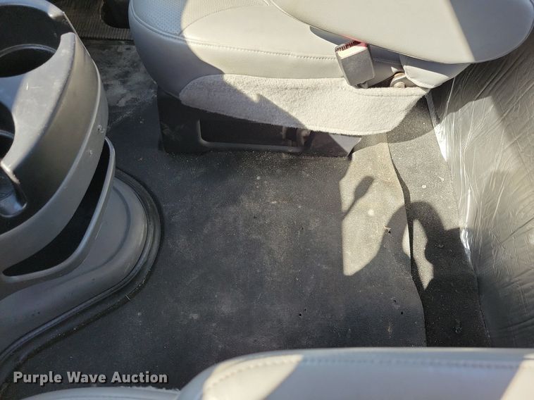 image for item LC9877 2007 Ford E450 flatbed van