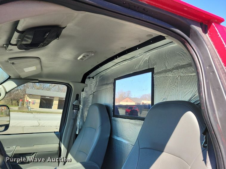 image for item LC9877 2007 Ford E450 flatbed van