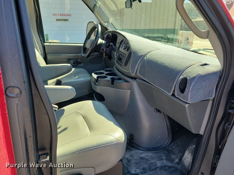 image for item LC9877 2007 Ford E450 flatbed van