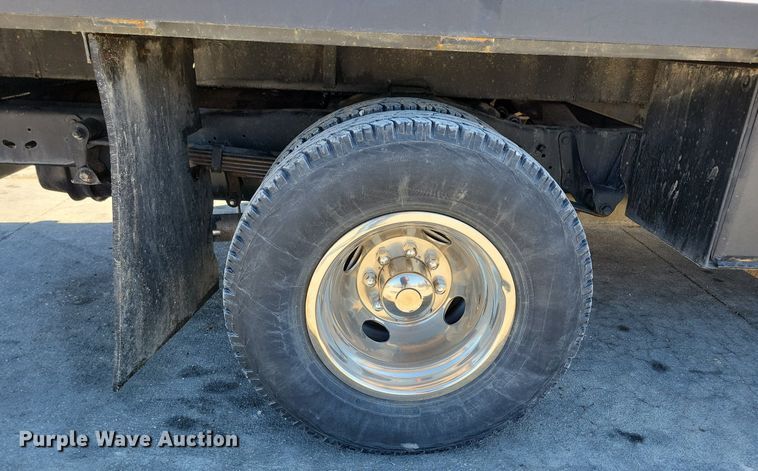 image for item LC9877 2007 Ford E450 flatbed van