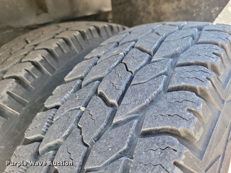 image for item LC9877 2007 Ford E450 flatbed van