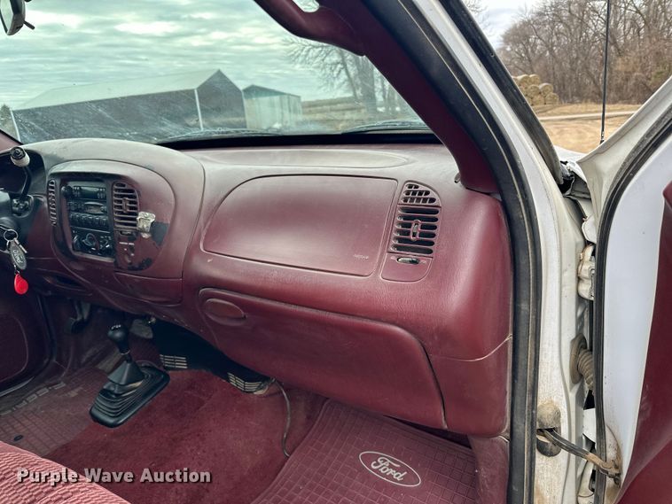 image for item LO9500 1997 Ford F150 SuperCab pickup truck