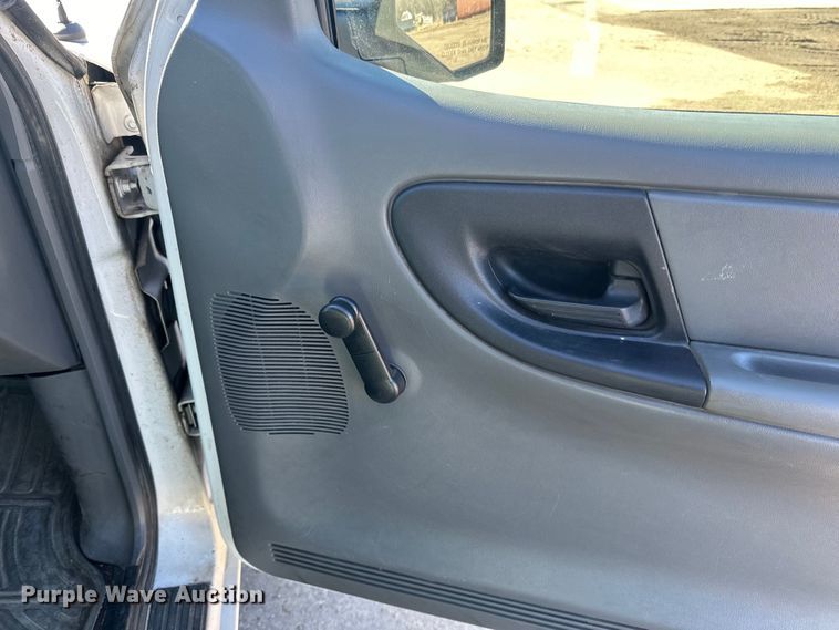 image for item LO9502 2006 Ford  Ranger SuperCab pickup truck