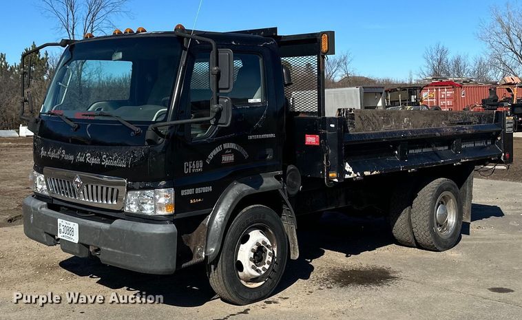 image for item LO9504 2006 International  CF600 dump truck
