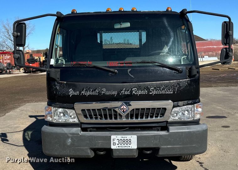 image for item LO9504 2006 International  CF600 dump truck