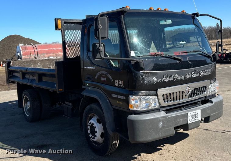 image for item LO9504 2006 International  CF600 dump truck