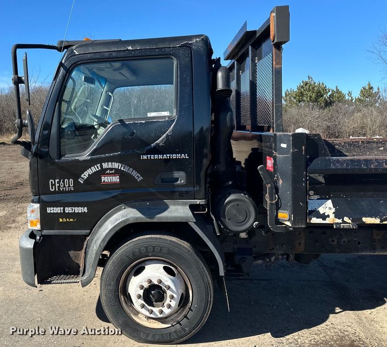 image for item LO9504 2006 International  CF600 dump truck