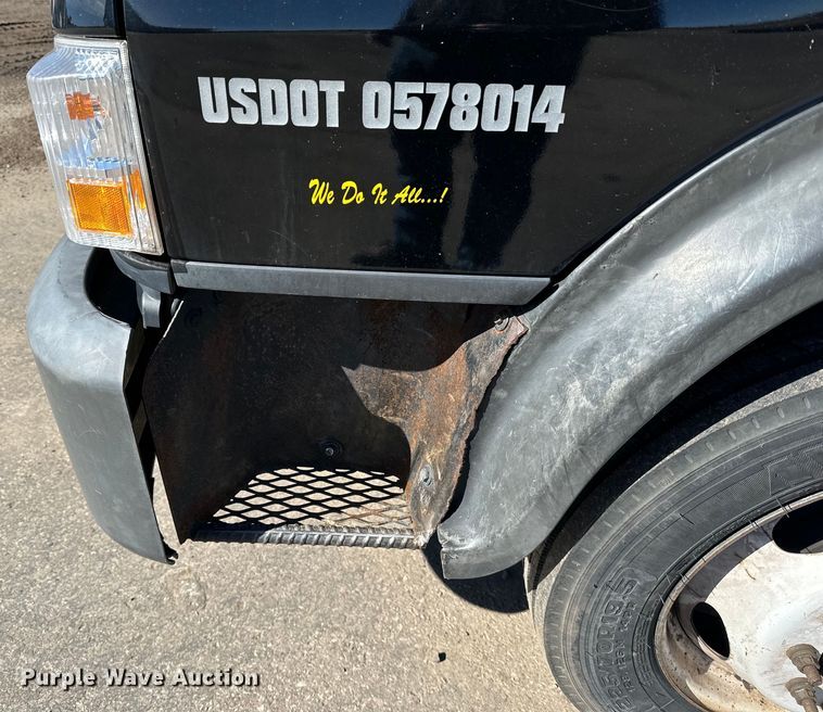 image for item LO9504 2006 International  CF600 dump truck