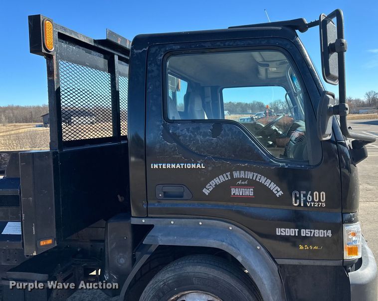 image for item LO9504 2006 International  CF600 dump truck