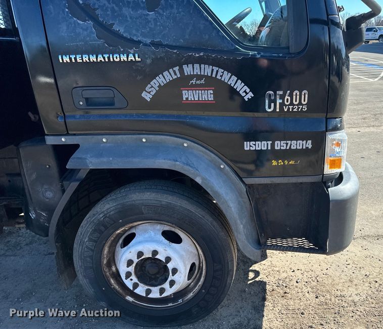 image for item LO9504 2006 International  CF600 dump truck