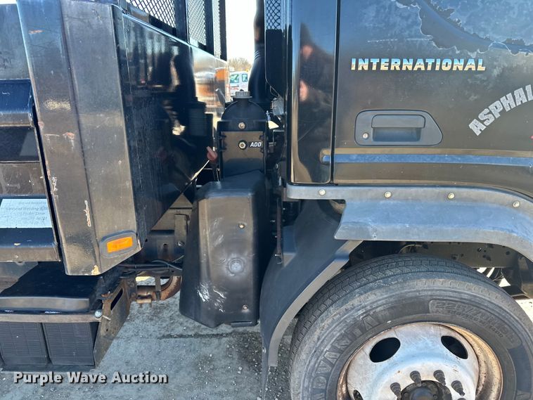 image for item LO9504 2006 International  CF600 dump truck