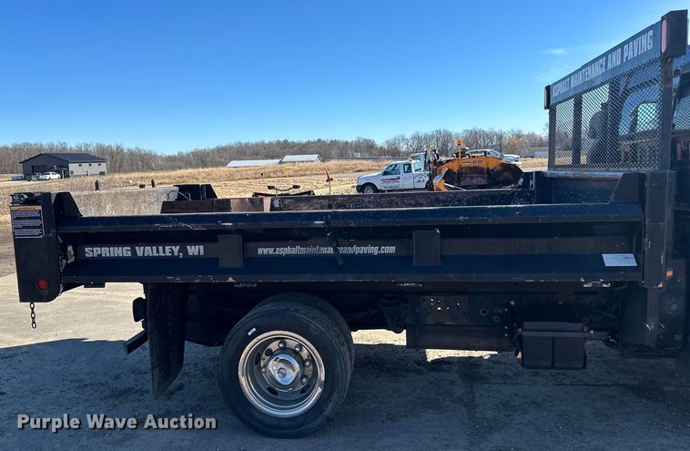 image for item LO9504 2006 International  CF600 dump truck