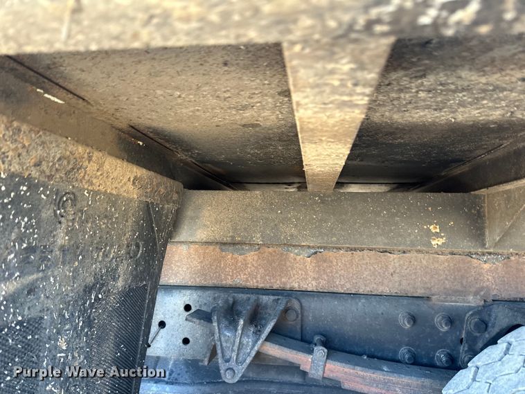 image for item LO9504 2006 International  CF600 dump truck