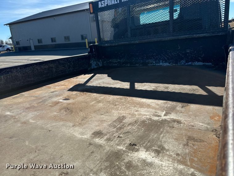 image for item LO9504 2006 International  CF600 dump truck