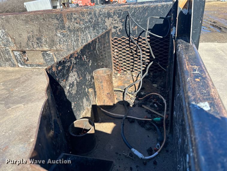 image for item LO9504 2006 International  CF600 dump truck