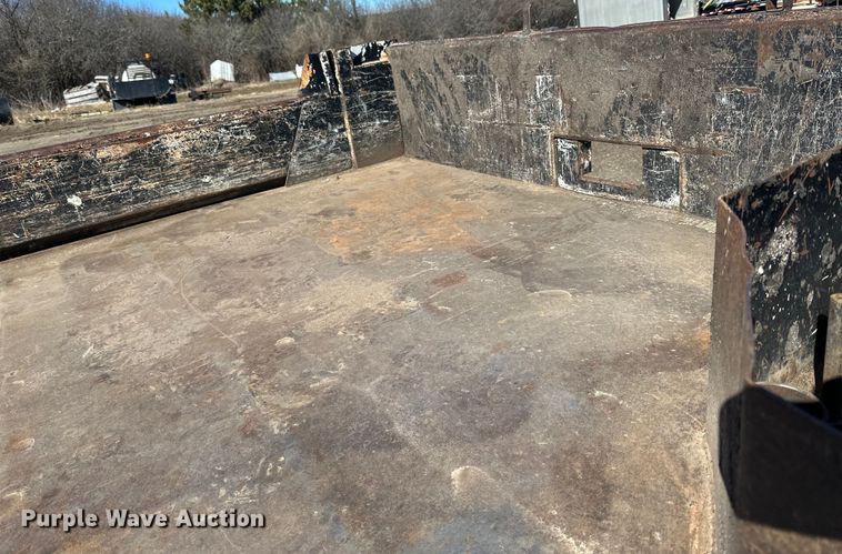 image for item LO9504 2006 International  CF600 dump truck