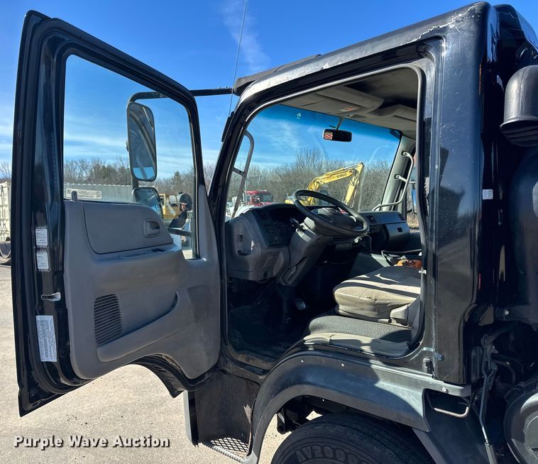 image for item LO9504 2006 International  CF600 dump truck