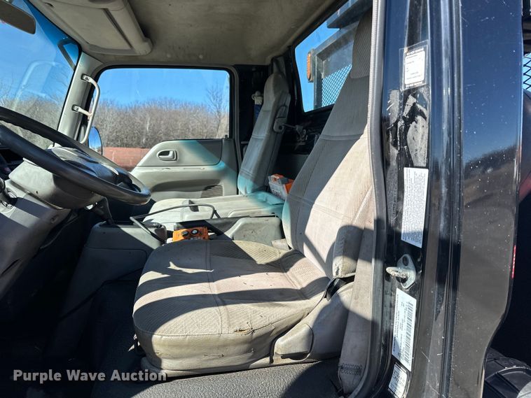 image for item LO9504 2006 International  CF600 dump truck