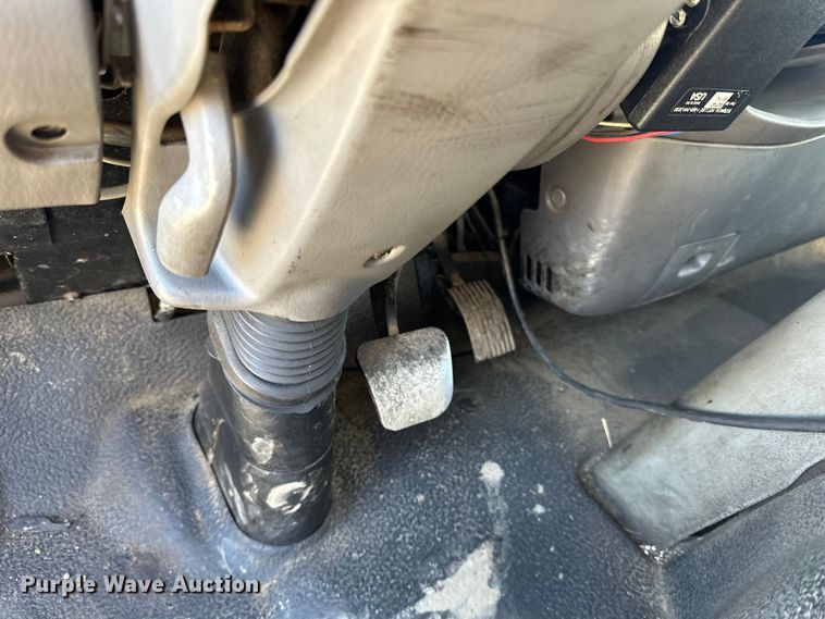 image for item LO9504 2006 International  CF600 dump truck