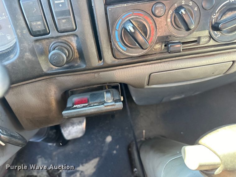 image for item LO9504 2006 International  CF600 dump truck