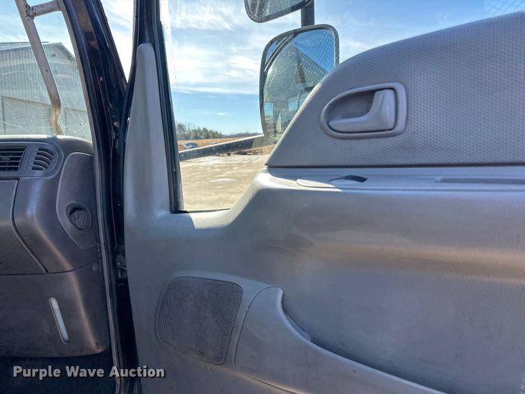 image for item LO9504 2006 International  CF600 dump truck