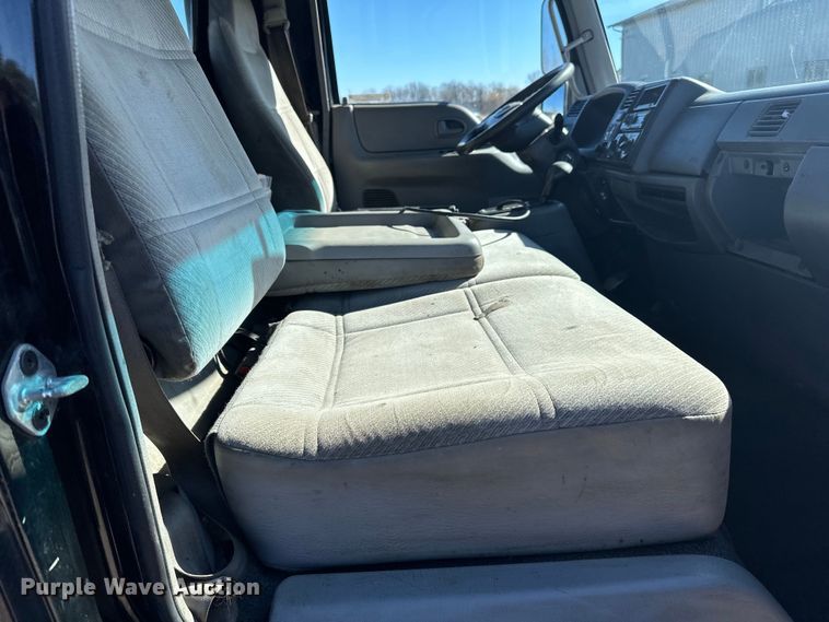 image for item LO9504 2006 International  CF600 dump truck