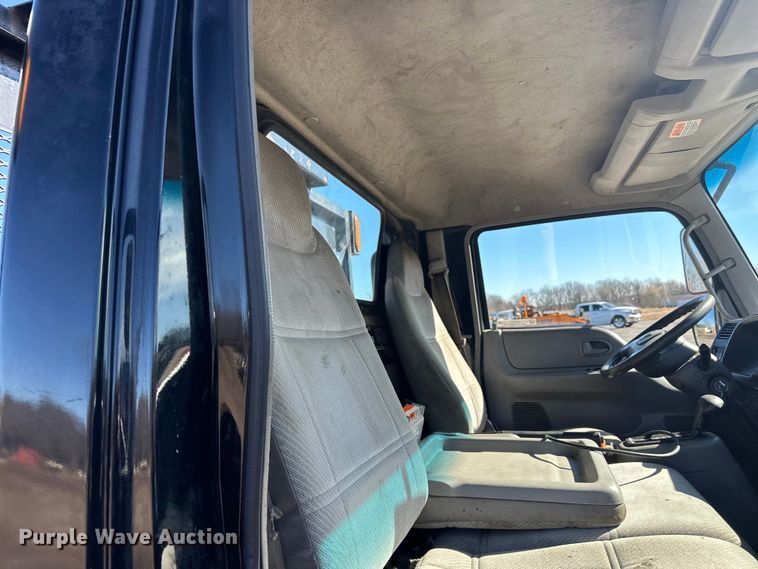 image for item LO9504 2006 International  CF600 dump truck