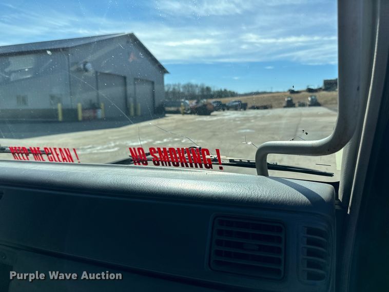 image for item LO9504 2006 International  CF600 dump truck