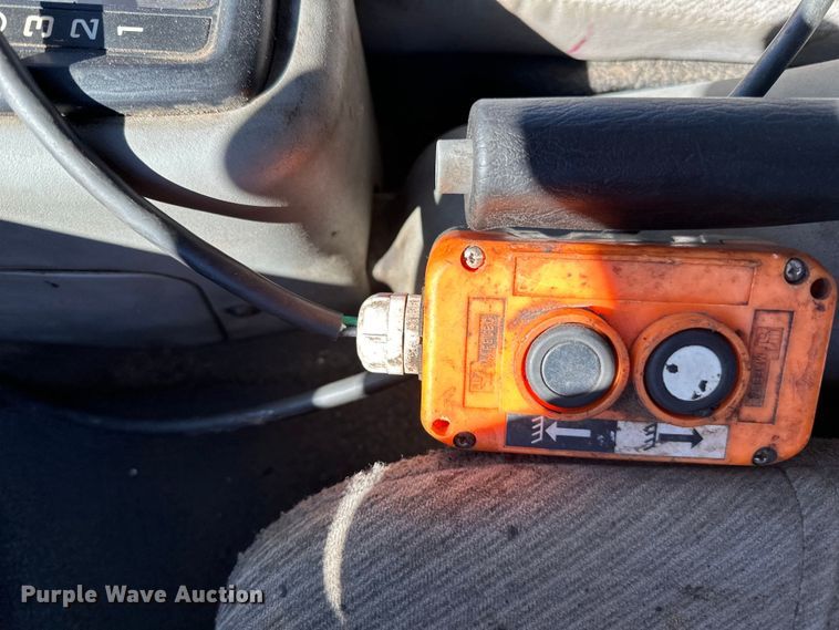 image for item LO9504 2006 International  CF600 dump truck