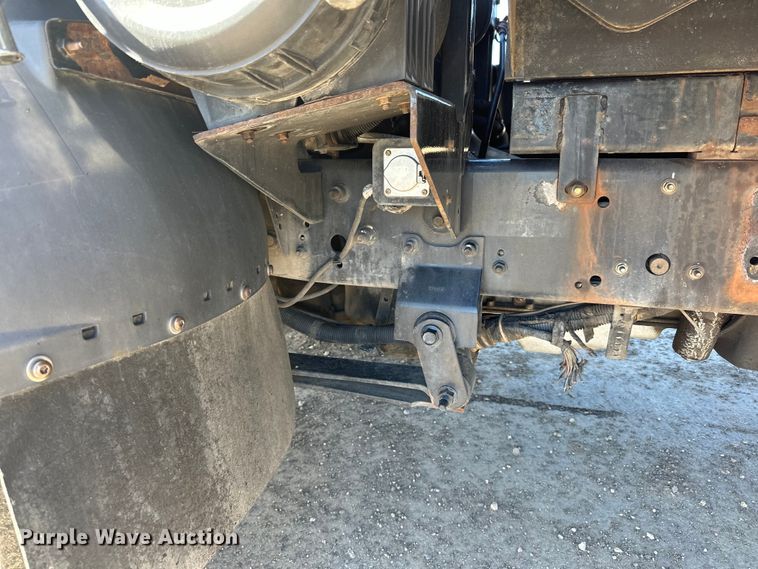 image for item LO9504 2006 International  CF600 dump truck