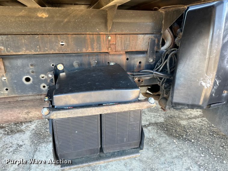 image for item LO9504 2006 International  CF600 dump truck